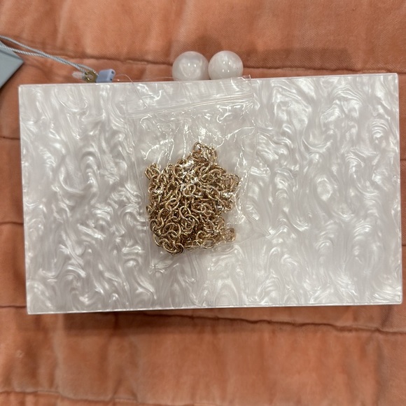 Antonio Melani white/pearl clutch- comes with gold chain to make crossbody - Picture 3 of 5